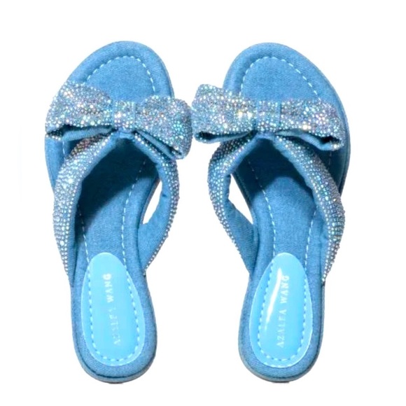 Shoes - NWOT  🩴🥿Azalea Denim Embellished Sandal
